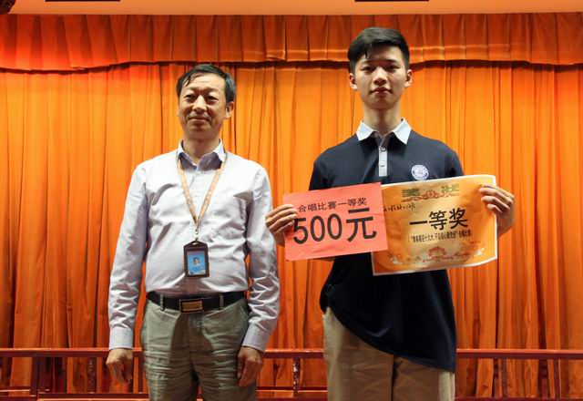 調整大小 10、吳良照書(shū)記給獲得一等獎的代表隊頒獎.jpg